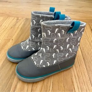 See Kai Run Basics All-Weather Boots 🐧 🐻‍❄️ Sz 9